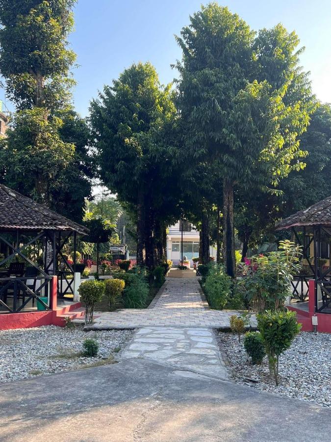 Safari Wildlife Lodge And Camp Chitwan Zewnętrze zdjęcie