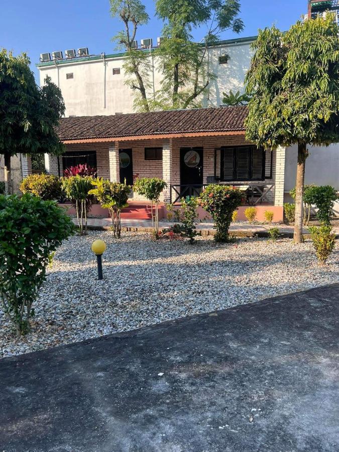 Safari Wildlife Lodge And Camp Chitwan Zewnętrze zdjęcie